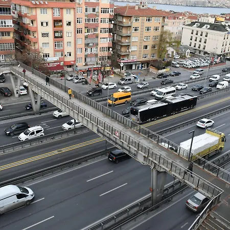 Avcilar Garden מלון 3*