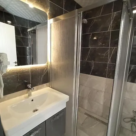 Avcilar Garden מלון 3*